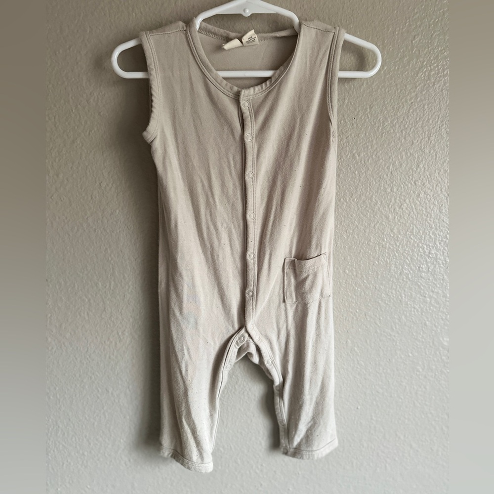 Kyte Baby size 12-18m sleeveless romper with snap closure in bone color